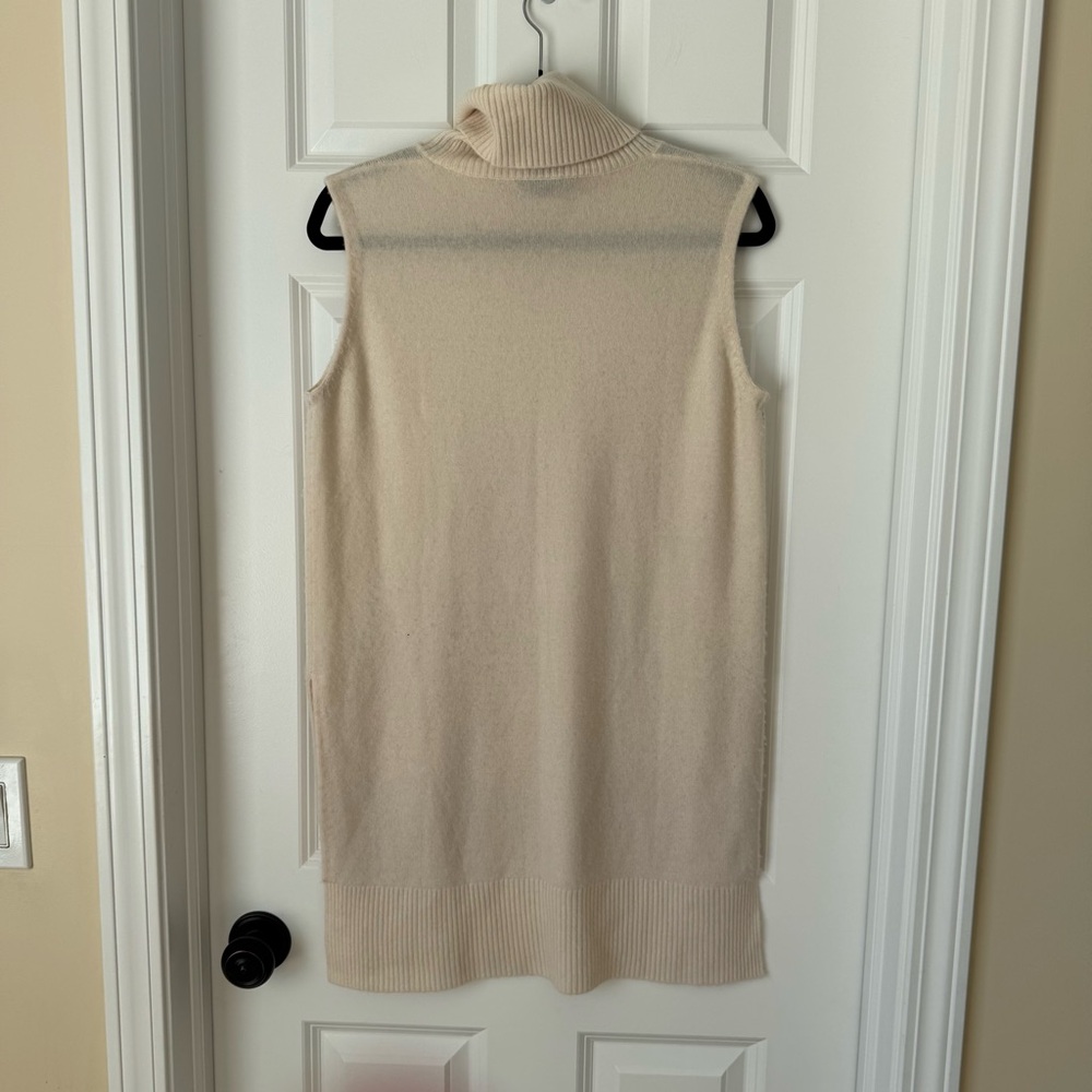 Aqua Cream Sleeveless Turtleneck Sweater